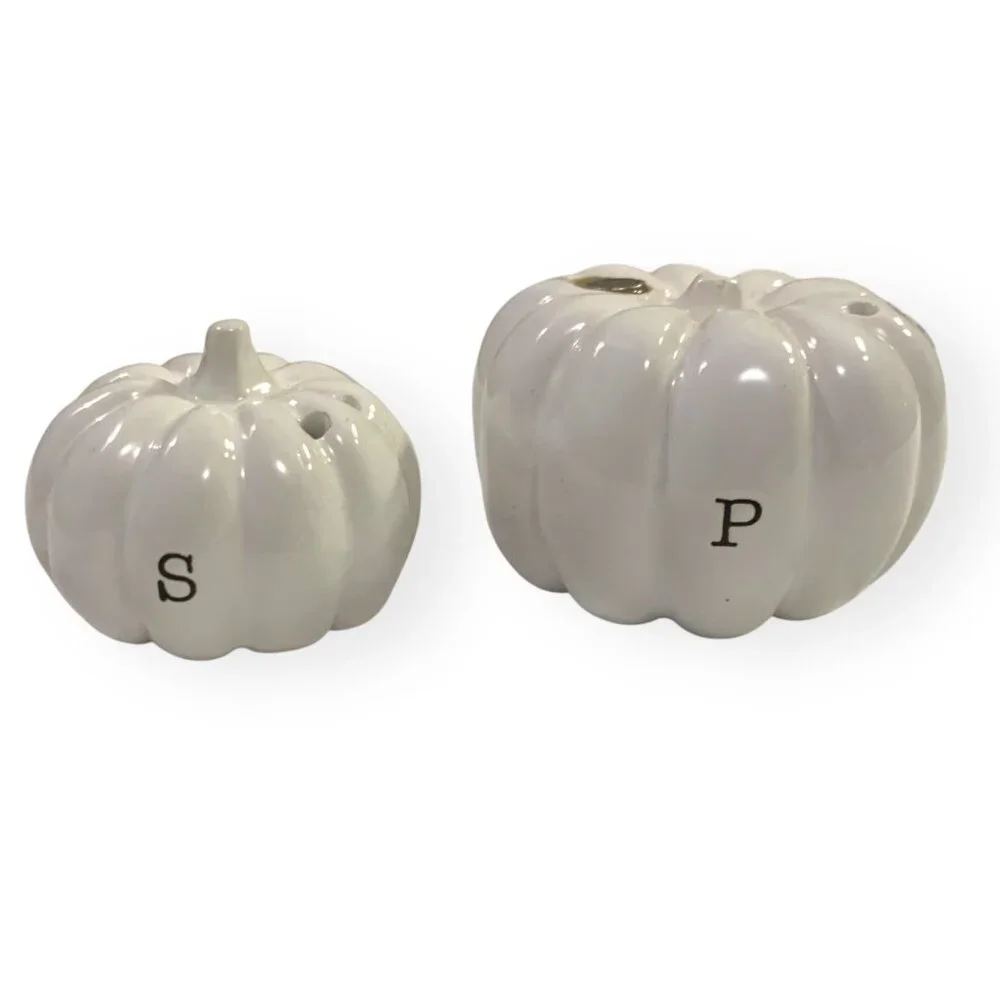 NWOT Ceramic Pumpkin Stackable Salt & Pepper Shaker Classy‎ White Party Pumpkin